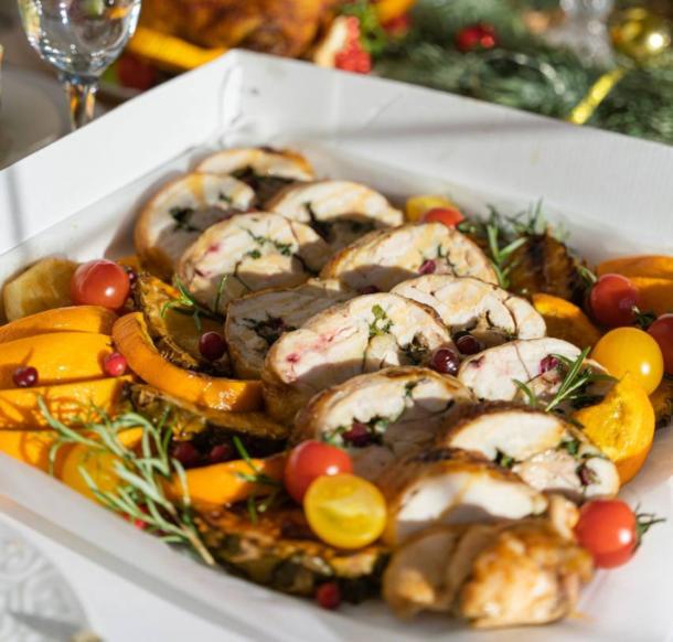 Куриный рулет "праздничный" Куриный рулет "праздничный"