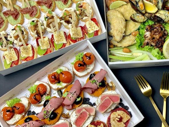 Заказать Фуршетный сет "Морской гурман" на 15 персон в Санкт-Петербурге